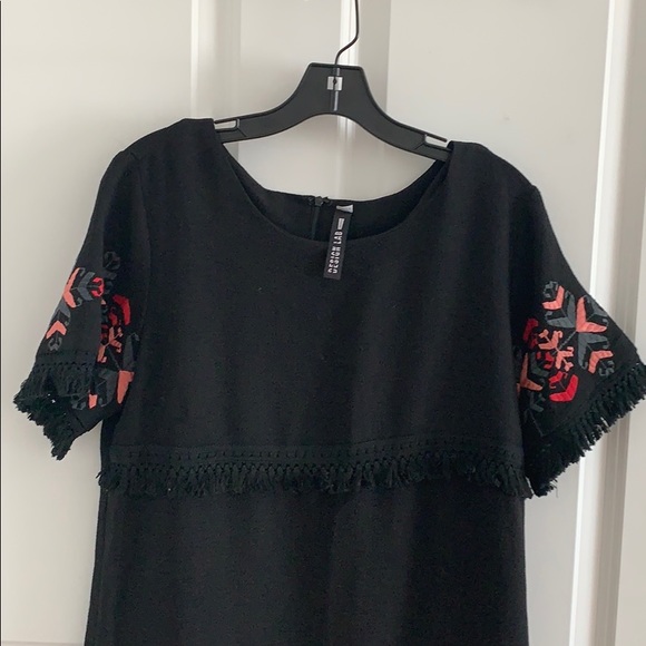 Mini dress with tribal embroidery and fringe - Picture 4 of 6